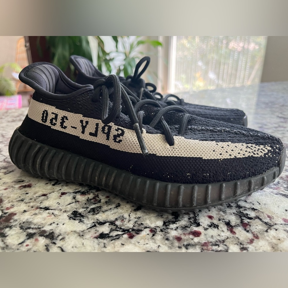 Size 6 - adidas Yeezy Boost 350 V2 Low Oreo
